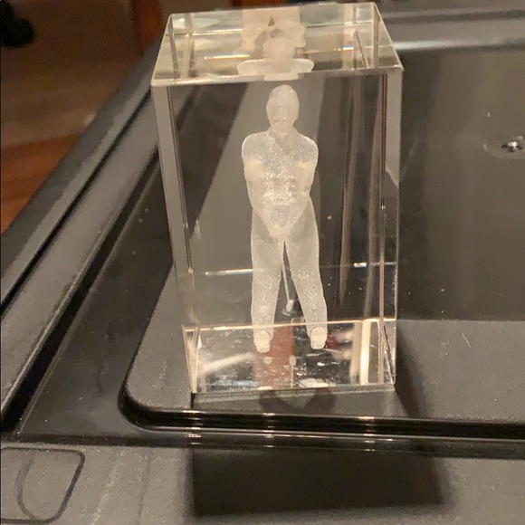 Woman Golpher Paperweight NWOT - Picture 3 of 4